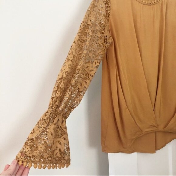 ENTRO Lace Crochet Long Sleeve Blouse - Picture 4 of 8